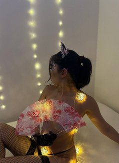 Russian Escorts in South Extension Delhi - எஸ்கார்ட் in New Delhi Photo 1 of 4