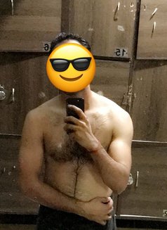 Ladies You Deserve More Than Roses - Male escort in Gurgaon Photo 1 of 2