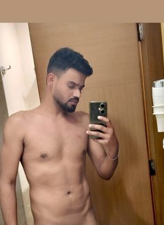 Rainexlore - Male escort in Gurgaon Photo 2 of 4