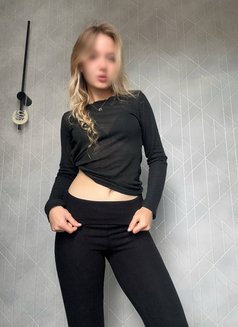 Estella - escort in Madurai Photo 5 of 5