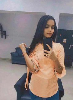 Komal Sharma - एस्कॉर्ट in Jaipur Photo 1 of 3