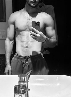 Siddharth - Male escort in Pune Photo 4 of 5