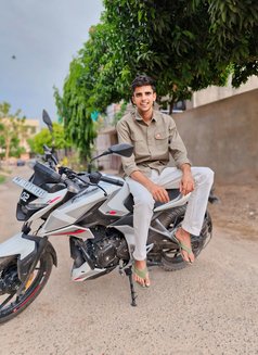 Parashchoudhary - Male escort in Navi Mumbai Photo 18 of 21