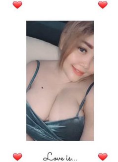 Indah - escort in Hyderabad Photo 1 of 4