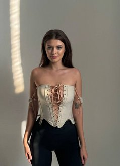 Aditi - एस्कॉर्ट in New Delhi Photo 2 of 4