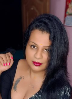 Transexual Chennai Vellacheri Nisha - Transsexual escort in Chennai Photo 5 of 5