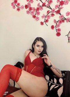 Kelly69 - Transsexual escort in New Delhi Photo 2 of 4