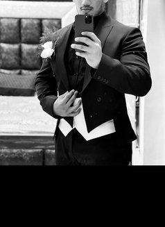 Anshuman 100 Genuine - Male escort in New Delhi Photo 1 of 7