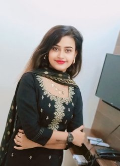 Only Cash Pay Hotel Home Services - এস্কর্ট in Mumbai Photo 1 of 5