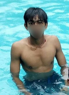 Young Elite Bull - Male escort in Mumbai Photo 4 of 5