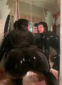 Lady May - dominatrix in New Delhi Photo 5 of 7