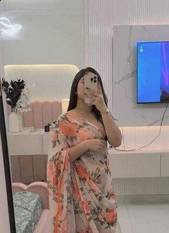 Call Girls in the Gaurs Sarovar Premiere - ఎస్కార్ట్ in Noida Photo 2 of 5