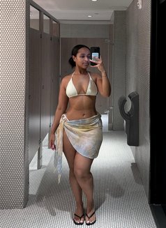 Michelle - escort in Bangalore Photo 1 of 4