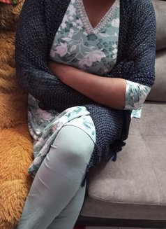 Tamil Homely Girls Available in Chennai - escort in Chennai Photo 2 of 2