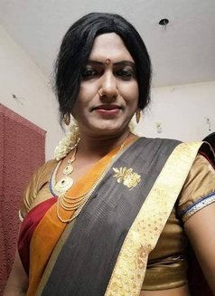Kumudha - Transsexual dominatrix in Chennai Photo 1 of 1