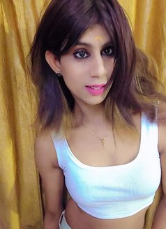 Vidushi - Transsexual escort in Hyderabad Photo 4 of 5