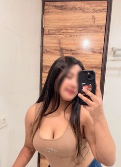 Rose - escort in Bangalore Photo 1 of 6