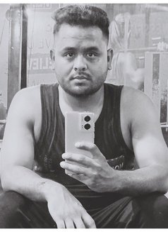 Logan - Male escort in New Delhi Photo 3 of 4