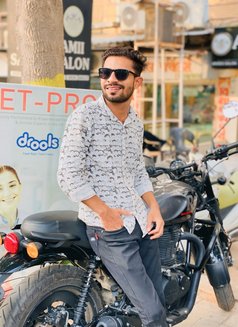 Dulerapinkesh - Male escort in Ahmedabad Photo 3 of 3