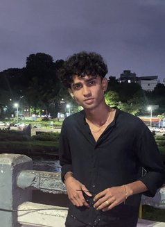 Mumbble - Male escort in Pune Photo 2 of 4