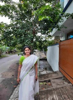 Tharni - escort in Chennai Photo 1 of 9