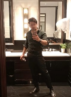 INDIVIDUAL, TRUSTED COMPANION 🤍& MASSUR - Male escort in Mumbai Photo 2 of 4
