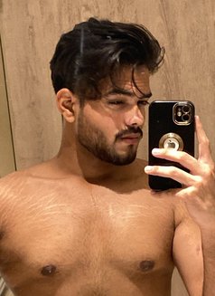 Alex Here - Male escort in New Delhi Photo 2 of 5