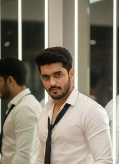 Akash massager - Male escort in Candolim, Goa Photo 2 of 9