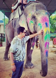Honey - Male escort in New Delhi Photo 1 of 1
