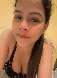 Ritika Pandey - escort in Mumbai Photo 2 of 4