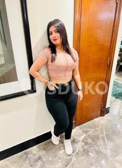 Komal Sharma - எஸ்கார்ட் in Surat Photo 2 of 2