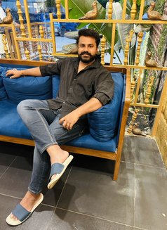 Michel - Male escort in Hyderabad Photo 5 of 9