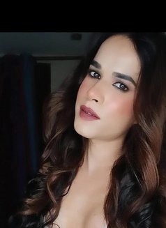 Diksha - Transsexual escort in New Delhi Photo 2 of 6