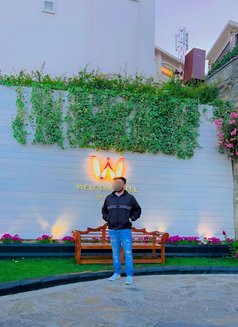Ricky - Male escort in New Delhi Photo 4 of 9