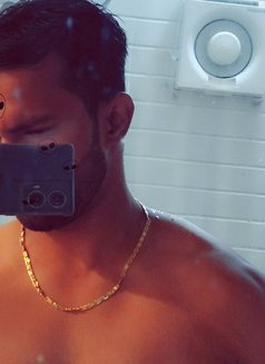 Shubh - Male escort in Noida Photo 2 of 4