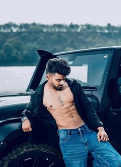 Hardik Shinde - Male ఎస్కార్ట్ in Pune Photo 3 of 5