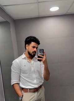 Shubh - Male escort in New Delhi Photo 1 of 4